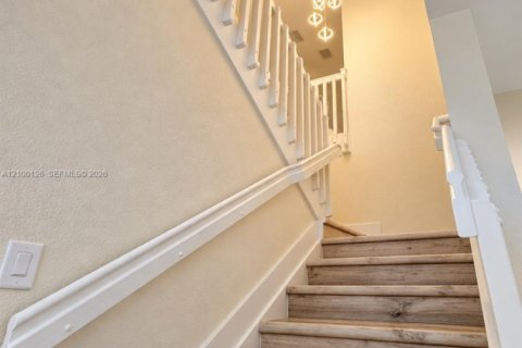 Villa ou maison à vendre à Miami, Floride: 5 chambres, 232.26 m2 № 2434329 - photo 12