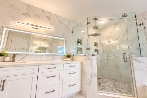 Villa ou maison à vendre à Miami, Floride: 5 chambres, 232.26 m2 № 2434329 - photo 14