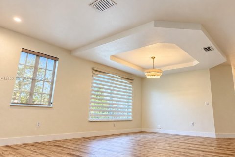 Villa ou maison à vendre à Miami, Floride: 5 chambres, 232.26 m2 № 2434329 - photo 8