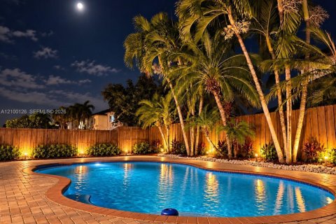 Villa ou maison à vendre à Miami, Floride: 5 chambres, 232.26 m2 № 2434329 - photo 3