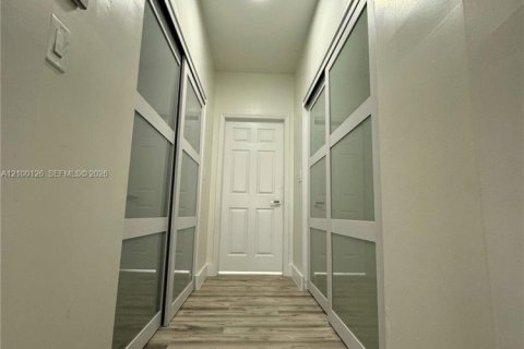 Villa ou maison à vendre à Miami, Floride: 5 chambres, 232.26 m2 № 2434329 - photo 29