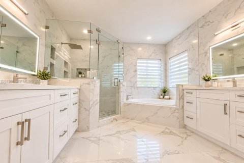 Villa ou maison à vendre à Miami, Floride: 5 chambres, 232.26 m2 № 2434329 - photo 13