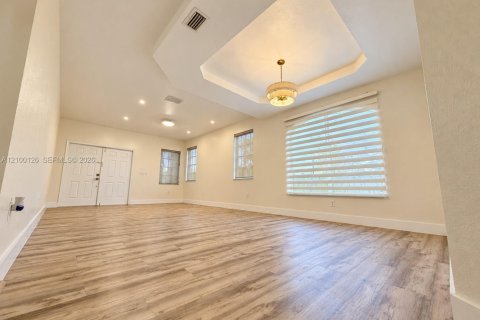 Villa ou maison à vendre à Miami, Floride: 5 chambres, 232.26 m2 № 2434329 - photo 7