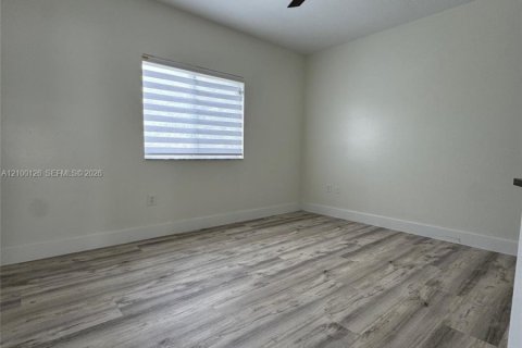 Villa ou maison à vendre à Miami, Floride: 5 chambres, 232.26 m2 № 2434329 - photo 27
