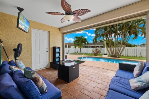 House in Cape Coral, Florida 3 bedrooms, 165.55 sq.m. № 1433619 - photo 24