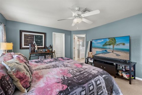 House in Cape Coral, Florida 3 bedrooms, 165.55 sq.m. № 1433619 - photo 17