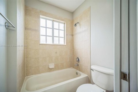 House in Homestead, Florida 6 bedrooms, 341.69 sq.m. № 1804200 - photo 10