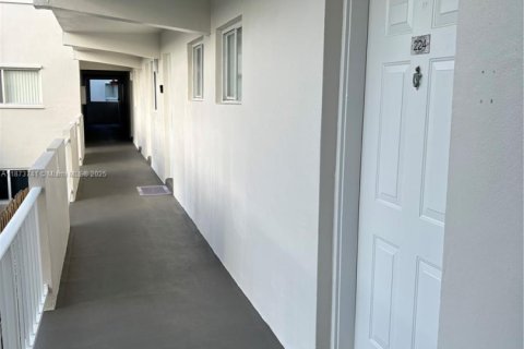 Copropriété à vendre à Miami, Floride: 1 chambre, 60.2 m2 № 1926084 - photo 12