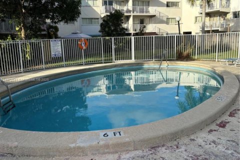 Copropriété à vendre à Miami, Floride: 1 chambre, 60.2 m2 № 1926084 - photo 14