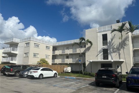 Copropriété à vendre à Miami, Floride: 1 chambre, 60.2 m2 № 1926084 - photo 2