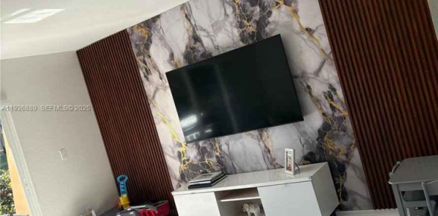 Adosado en Miramar, Florida 2 dormitorios, 110.55 m2 № 1985926