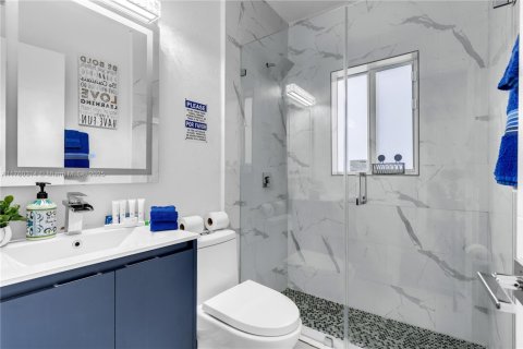 House in Miami, Florida 5 bedrooms, 132.48 sq.m. № 1505746 - photo 12