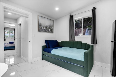 House in Miami, Florida 5 bedrooms, 132.48 sq.m. № 1505746 - photo 22