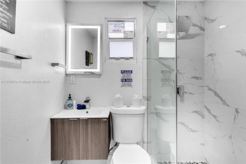 House in Miami, Florida 5 bedrooms, 132.48 sq.m. № 1505746 - photo 19
