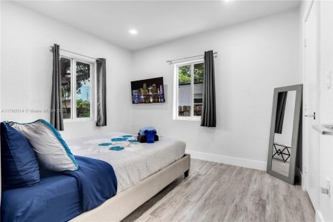 House in Miami, Florida 5 bedrooms, 132.48 sq.m. № 1505746 - photo 15