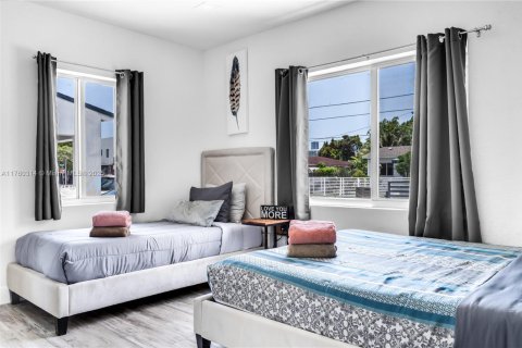 House in Miami, Florida 5 bedrooms, 132.48 sq.m. № 1505746 - photo 13