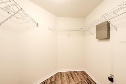 House in Valrico, Florida 4 bedrooms, 206.89 sq.m. № 2151420 - photo 20