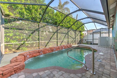 House in Valrico, Florida 4 bedrooms, 206.89 sq.m. № 2151420 - photo 2