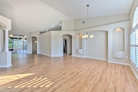 House in Valrico, Florida 4 bedrooms, 206.89 sq.m. № 2151420 - photo 9