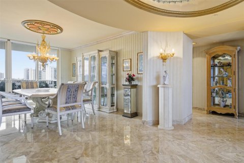 Condo in Sunny Isles Beach, Florida, 3 bedrooms № 2436457 - photo 14