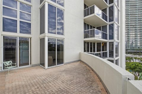 Condo in Sunny Isles Beach, Florida, 3 bedrooms № 2436457 - photo 8