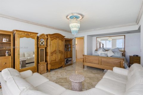 Condo in Sunny Isles Beach, Florida, 3 bedrooms № 2436457 - photo 24