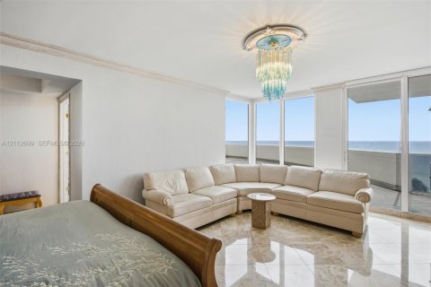Condo in Sunny Isles Beach, Florida, 3 bedrooms № 2436457 - photo 23