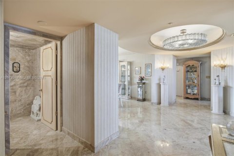 Condo in Sunny Isles Beach, Florida, 3 bedrooms № 2436457 - photo 17