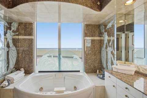 Condo in Sunny Isles Beach, Florida, 3 bedrooms № 2436457 - photo 26