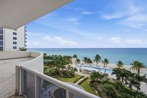 Condo in Sunny Isles Beach, Florida, 3 bedrooms № 2436457 - photo 3