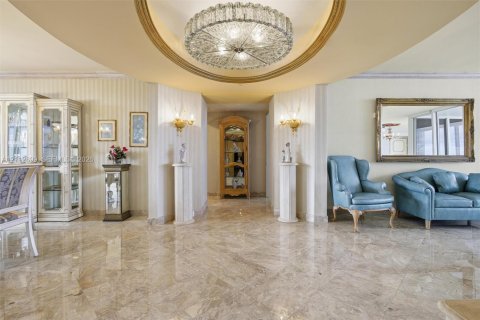 Condo in Sunny Isles Beach, Florida, 3 bedrooms № 2436457 - photo 13