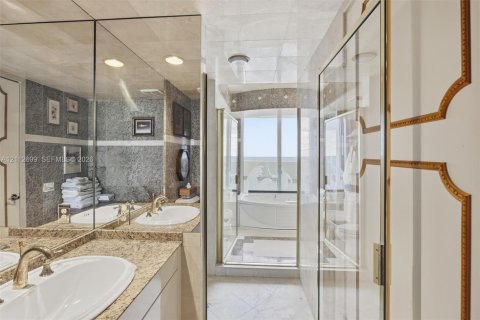 Condo in Sunny Isles Beach, Florida, 3 bedrooms № 2436457 - photo 29