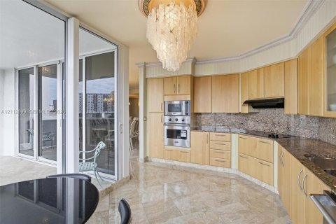 Condo in Sunny Isles Beach, Florida, 3 bedrooms № 2436457 - photo 18