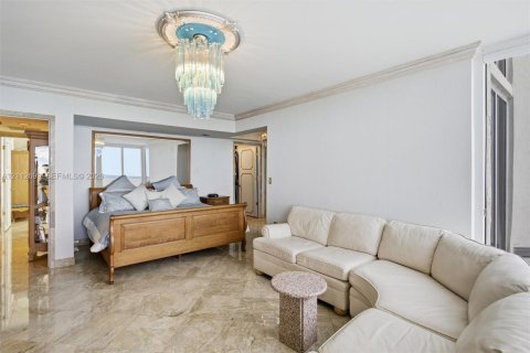 Condo in Sunny Isles Beach, Florida, 3 bedrooms № 2436457 - photo 25