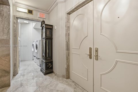 Condo in Sunny Isles Beach, Florida, 3 bedrooms № 2436457 - photo 12