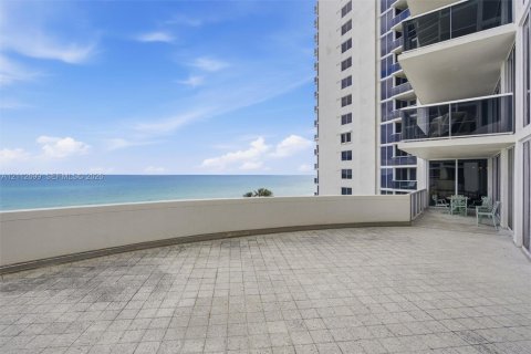 Condo in Sunny Isles Beach, Florida, 3 bedrooms № 2436457 - photo 5