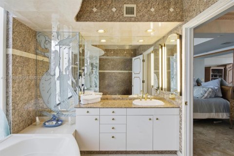 Condo in Sunny Isles Beach, Florida, 3 bedrooms № 2436457 - photo 27