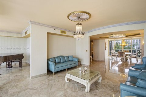 Condo in Sunny Isles Beach, Florida, 3 bedrooms № 2436457 - photo 16