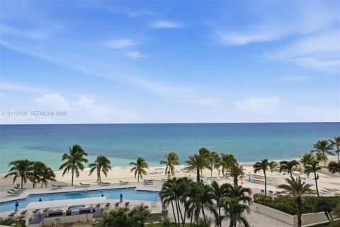 Condominio en Sunny Isles Beach, Florida, 3 dormitorios  № 2436457