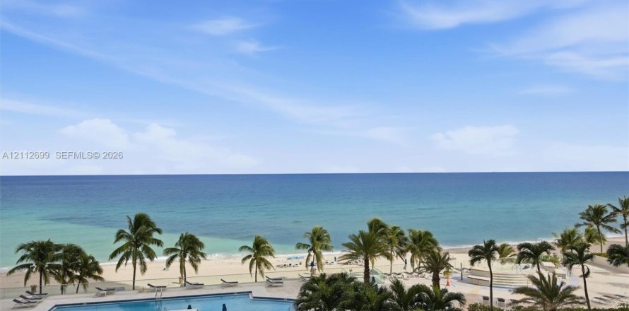 Condo in Sunny Isles Beach, Florida, 3 bedrooms № 2436457