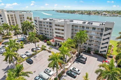 Condo in Saint Petersburg, Florida, 2 bedrooms  № 2214579
