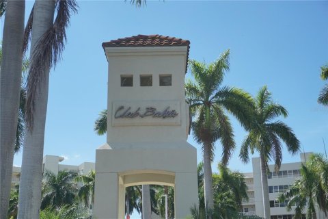 Condo in Saint Petersburg, Florida, 2 bedrooms  № 2214579 - photo 2