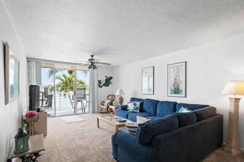 Condo in Saint Petersburg, Florida, 2 bedrooms  № 2214579 - photo 15
