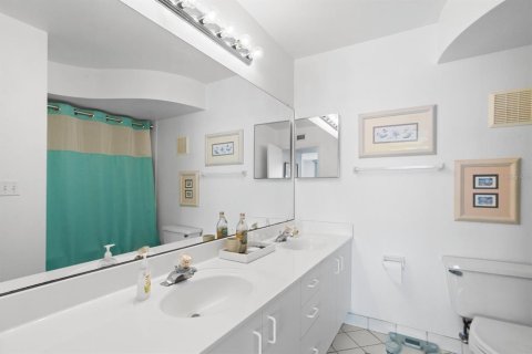 Condo in Saint Petersburg, Florida, 2 bedrooms  № 2214579 - photo 22