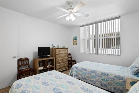 Condo in Saint Petersburg, Florida, 2 bedrooms  № 2214579 - photo 24