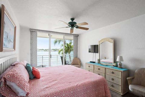 Condo in Saint Petersburg, Florida, 2 bedrooms  № 2214579 - photo 20