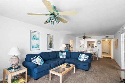 Condo in Saint Petersburg, Florida, 2 bedrooms  № 2214579 - photo 13
