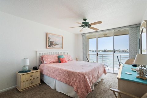Condo in Saint Petersburg, Florida, 2 bedrooms  № 2214579 - photo 19