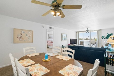 Condo in Saint Petersburg, Florida, 2 bedrooms  № 2214579 - photo 10