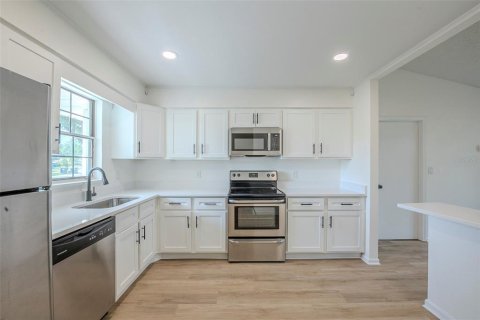 House in Orlando, Florida 3 bedrooms, 113.81 sq.m. № 1787344 - photo 13